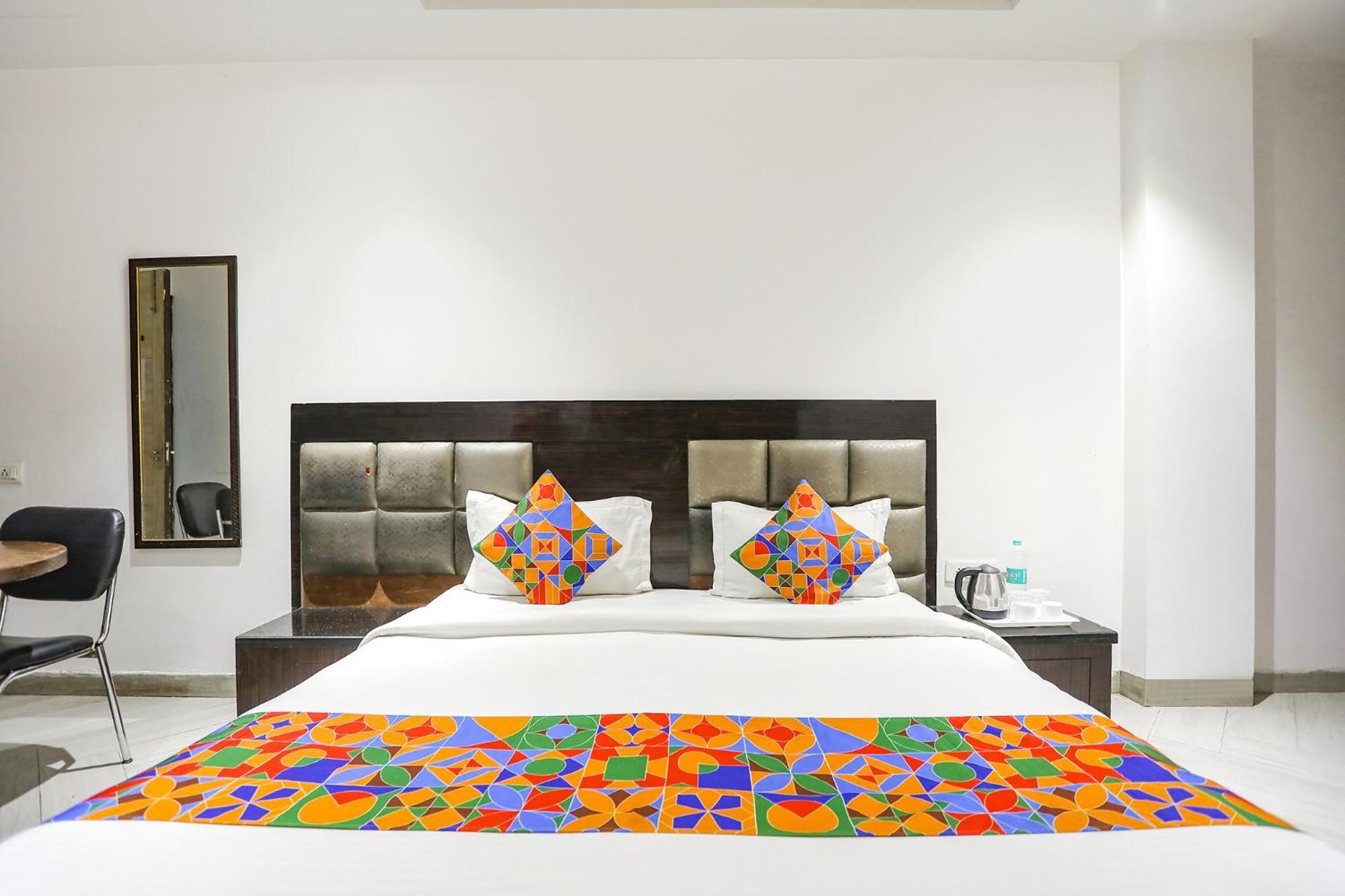 Fabexpress Lotus Palace New Delhi Exteriör bild