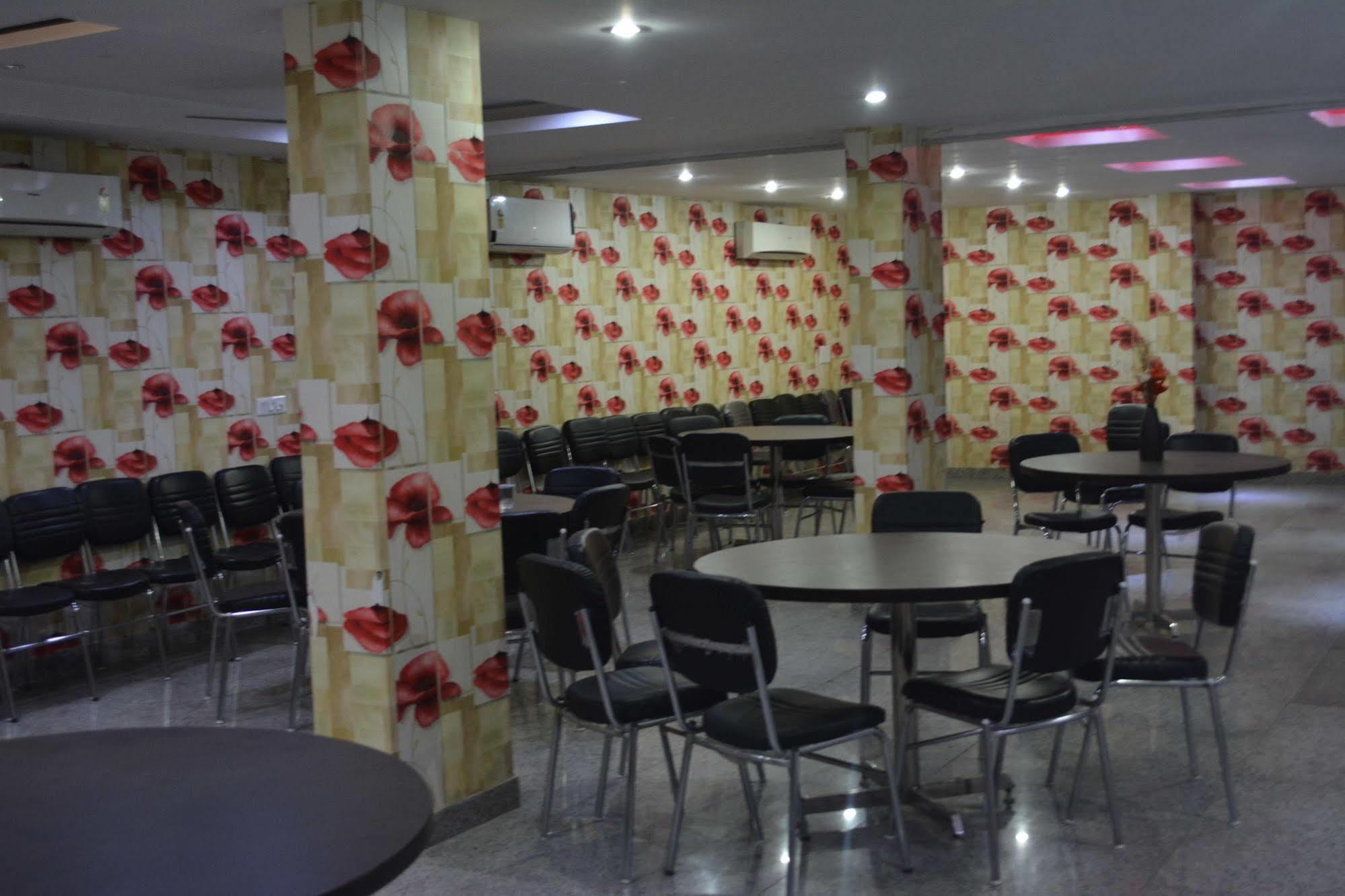 Fabexpress Lotus Palace New Delhi Exteriör bild